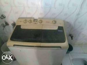 White And Black samsung washing machine for sale