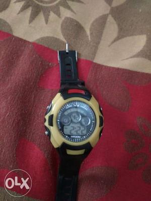 Digital watch price 300 hai loge to kam ho jayga