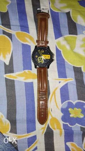 I want to sell my fogg wrist watch (black colour)