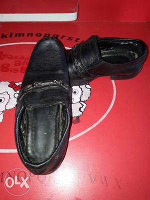 Point shoes size 10 no. 5 year boy.. real price 