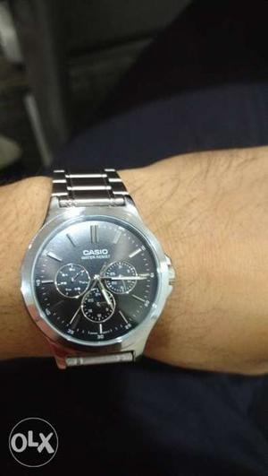 Round Silver-colored Chronograph Watch With Link Bracelet