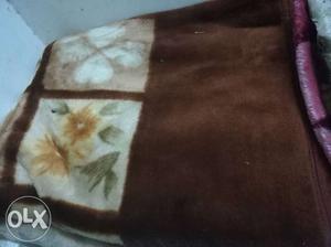 2 piece of Brown And White Floral Single Blankets just 6