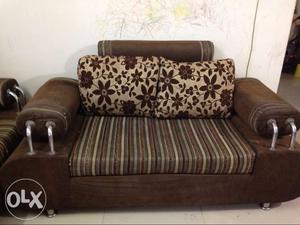 7Seater sofa with 5 cusion 3+2+2