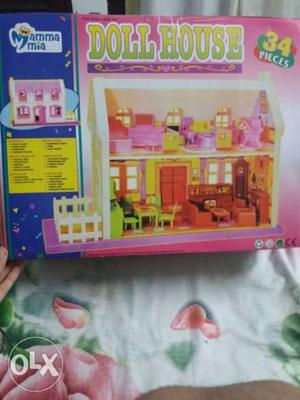 A plastic doll house for cute girls,I think u