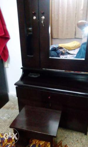 Its dressing table newly purchased excelant