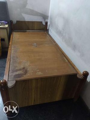 Single cot with storage in very good condition