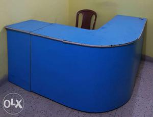 10'Lx 3.5'Hx 1.75W Round desk in good condition