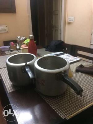 7 litre cookers 2 in nmbr,  each, working