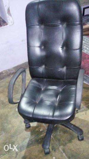 I want to sell my new revolving chair it is