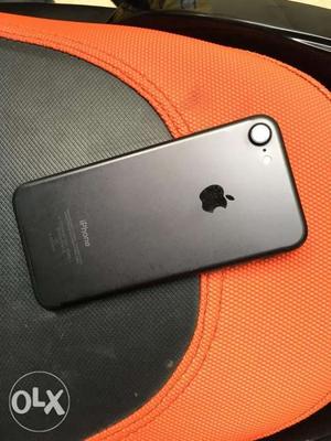 IPhone 7 32gb just one month used with box and