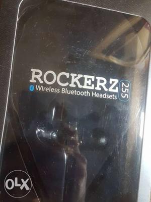 Selling Boat 255 bluetooth headset in mint