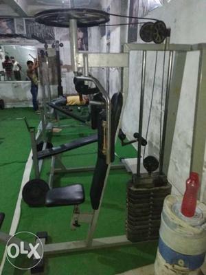 , let's pulldown,crossever, incline bench,
