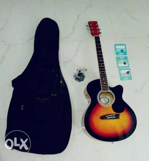 Accessories 3 extra strings + 3 pik + 1 double