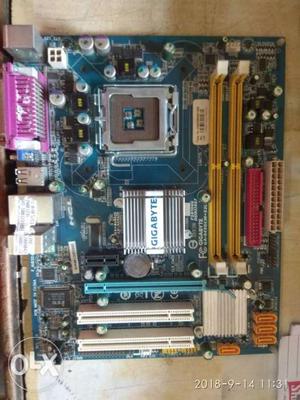 Blue And Black Computer Motherboard