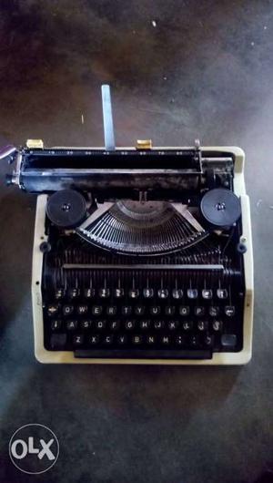 Diamond English Typewriter good working