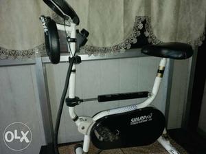 Sharp fit exercising cycle in a very good