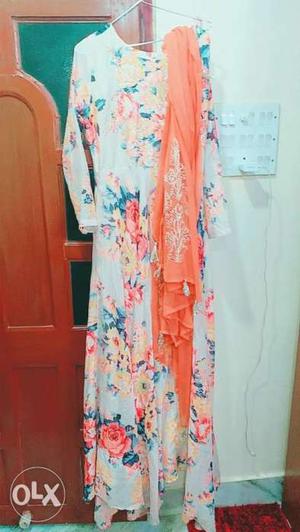 Floor toch gown,no size prblm white and pink,used