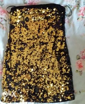 Its a beautiful body con with gold sequin and