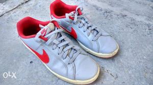 Nike court royale red. Size: 7 This is one of the