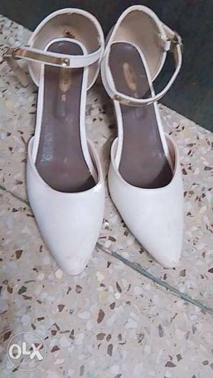 Pair Of White Leather Pointed-toe Heeled Shoes