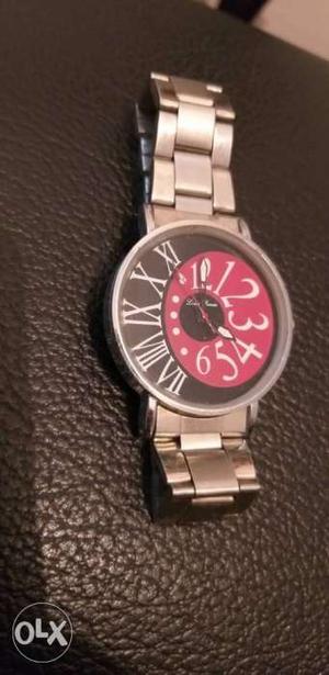 Two men's hand watch for just Rs.300