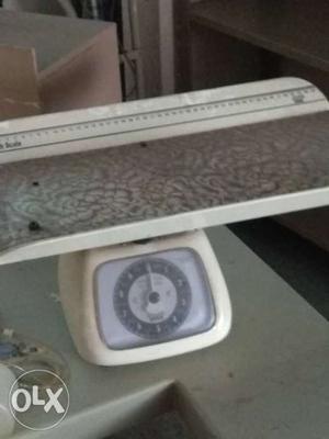 Baby weighing machine