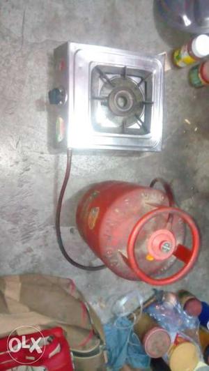 Gas single new chulha and 5 kg cylinder in very