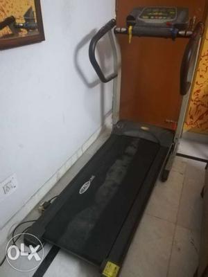 Health Line Motorised treadmill for sale 6 yrs old