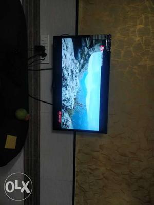 LG 32 inch Black Flat Screen TV With Remote