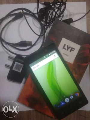 LYF 4G BOX SET. LYF FLAME 8. 4g back and front