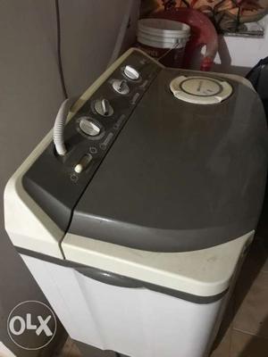 Lg semi automatic washing machine 6.50 kg,4 yr