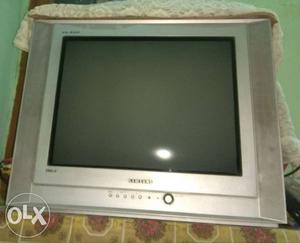 Samsung Plano TV in superb condition with remote.