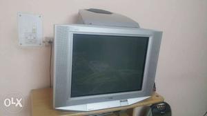 Sony TV 32" flat screen with woofer in good