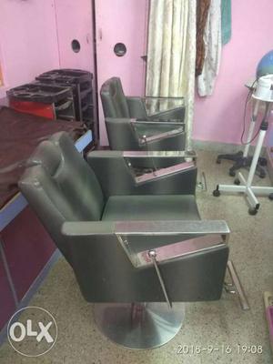 2 Beauty parlour chair I bought  rs. it is