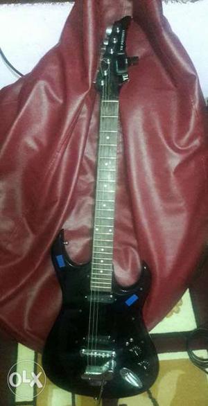 7months old yemaha electric guitar in throw away