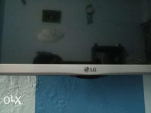 Lg led skrechless new condition