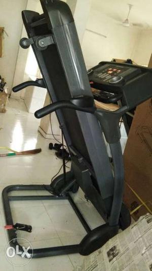 Very strong Treadmill.just one year used.good working