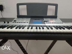 Yamaha PSR E 403 key borad with stand in good condition