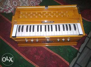 Yellow And White Electronic Keyboard