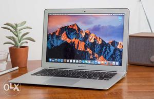 Apple MacBook Air 13 inch 8gb ram 256gb SSD HD 600