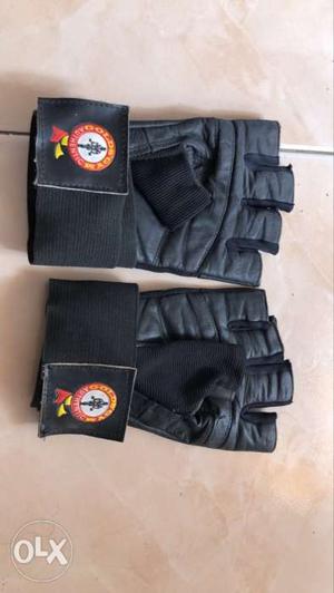 Gym gloves Of Black Fingerless