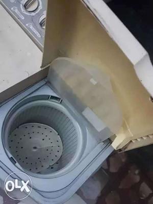 LG semi automatic washing machine 8 years old