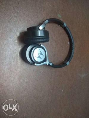 Moto Pulse 2 Wired Headphones. 1 month old.