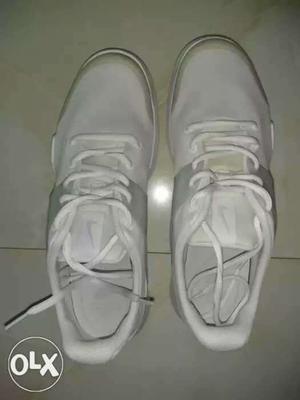 Nike white shoes want to sell urgently. size uk-8