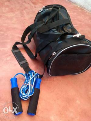 Quality Gym bag & good quality skipping rope. Naya
