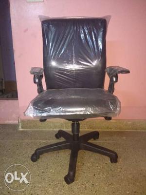 Refurbished branded office chair with guarantee