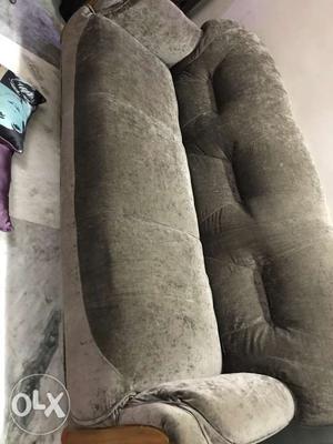 Three seater sofa in good condition.please meseg