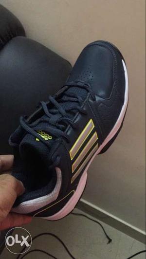 Adidas sports shoe Size 8 Unused new