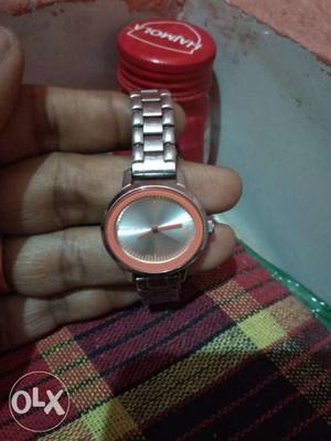 Brand new watch. Only few months old. Bill also