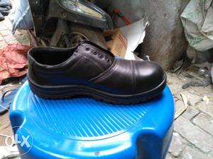 Fully leather shoes stocks 100 pair